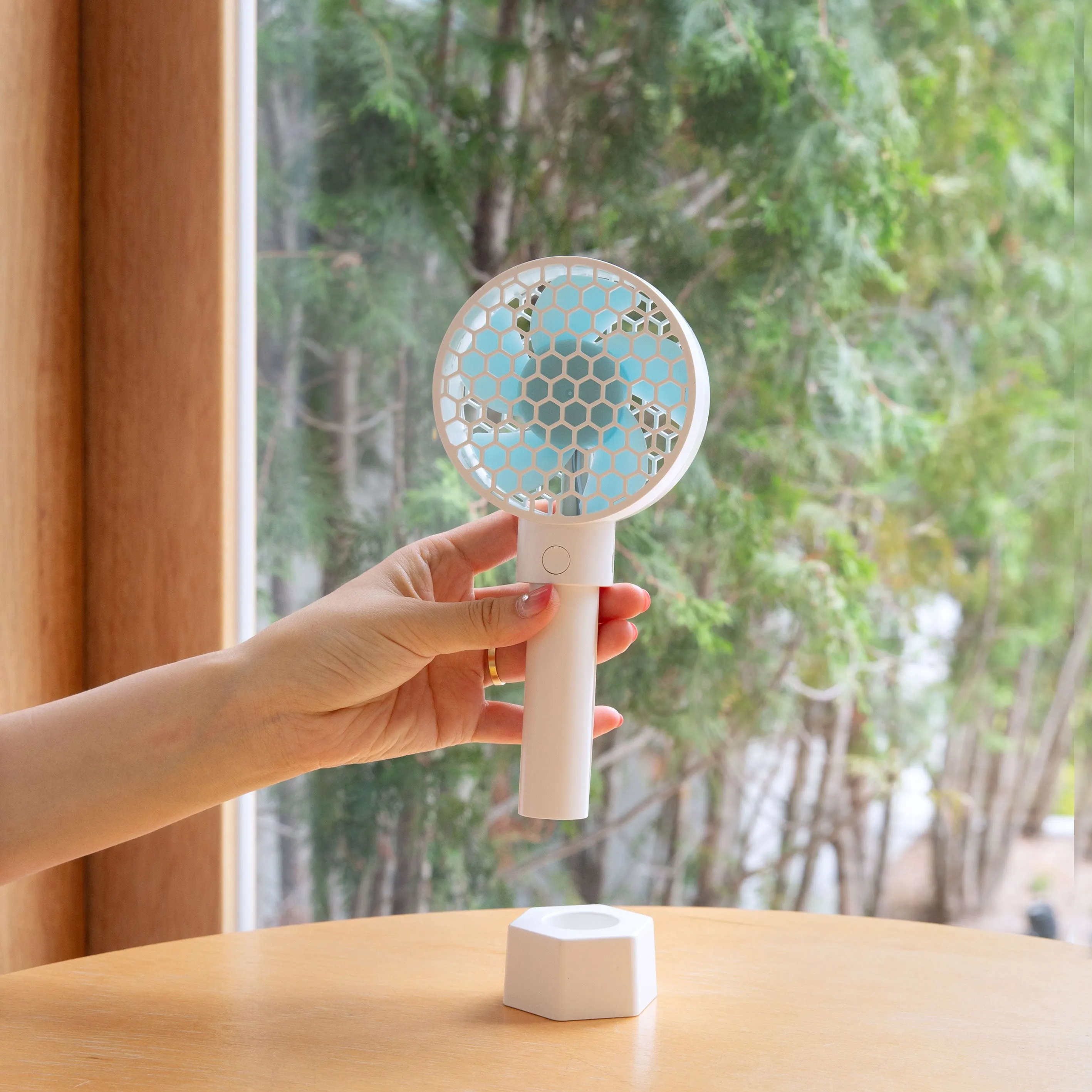 Honeycomb Faced Panel Handy Mini Fan with Cradle