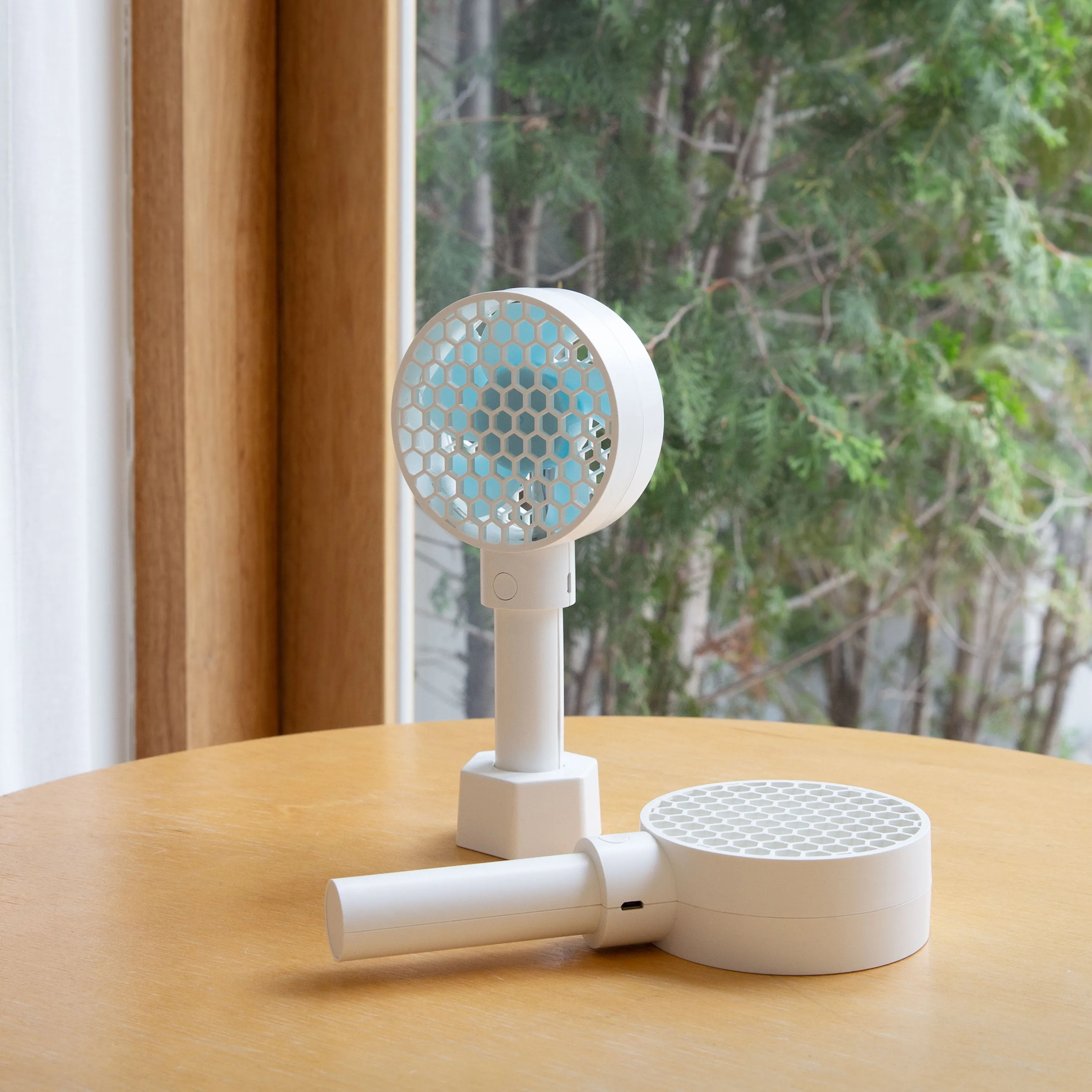 Honeycomb Faced Panel Handy Mini Fan with Cradle