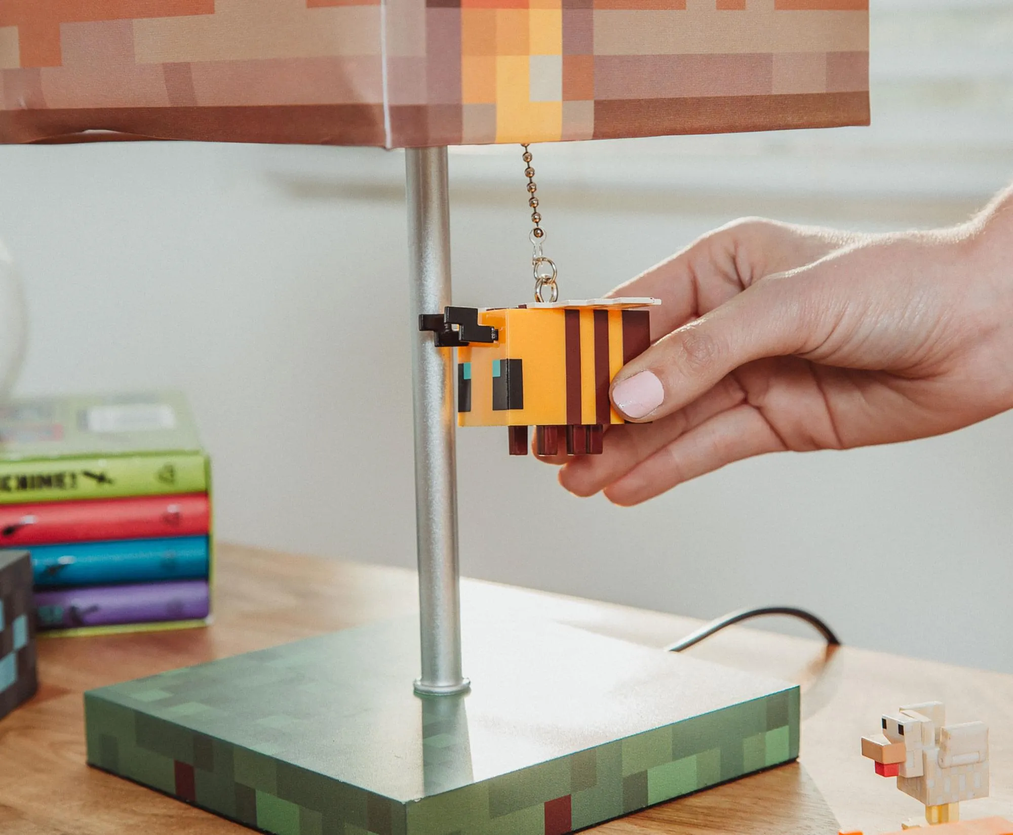 Minecraft Yellow Bee Nest Block Desk Lamp with 3D Bee Puller