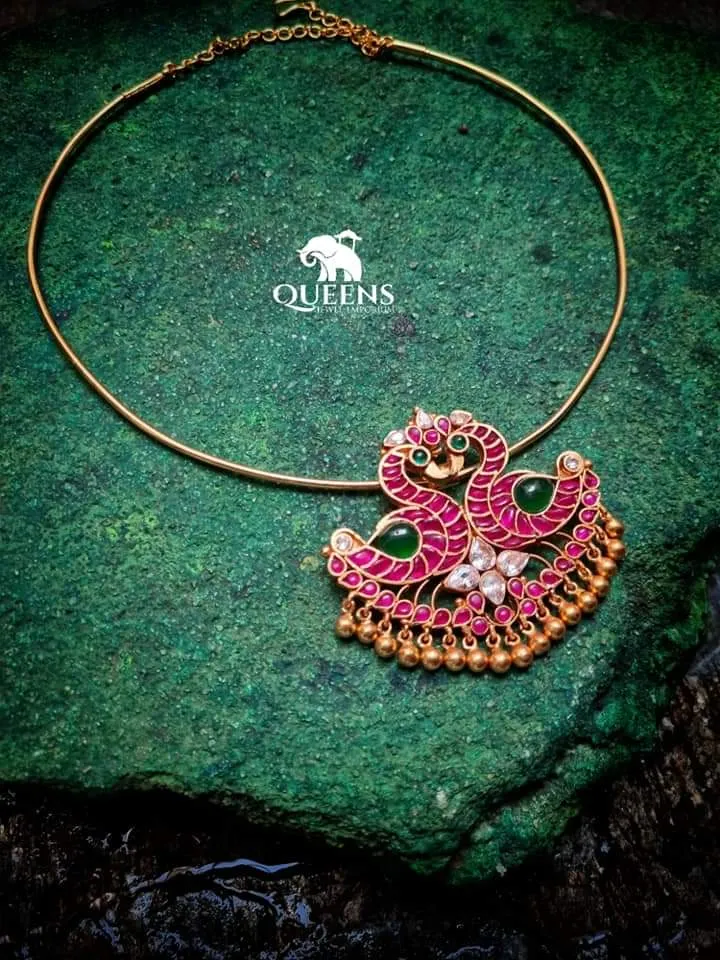 THARAGAI PENDENT NECKLACE